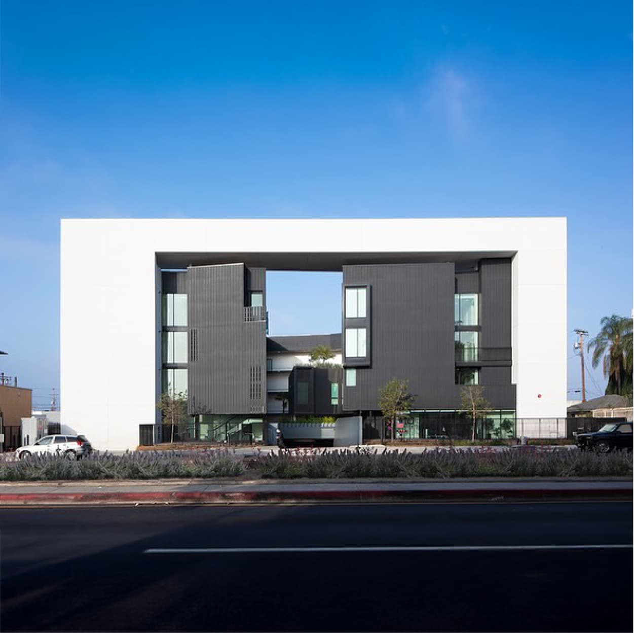 73-unit affordable housing complex with sustainable design in Los Angeles